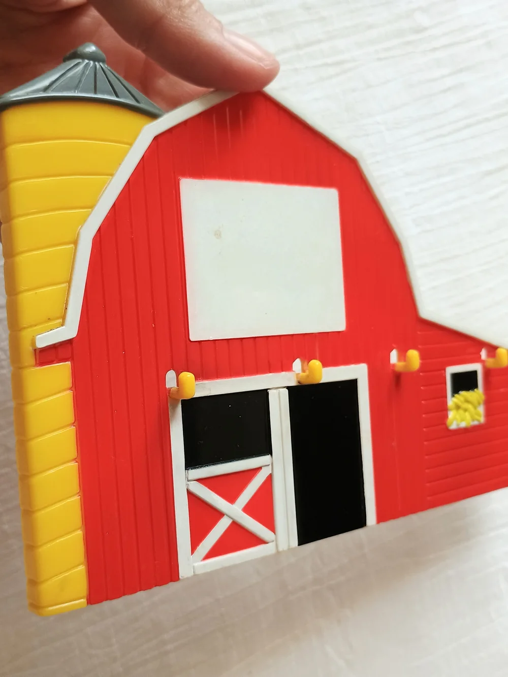 🌽 FARM CORE 🌽 VtG 80s-90s Molded Plastic Barn Wall Hanging Magnet, Kitchen Org